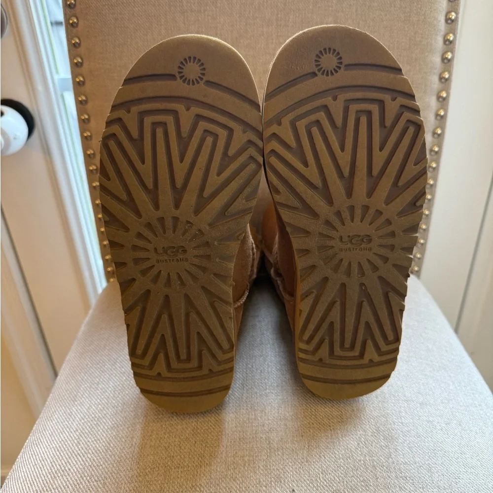 Authentic UGG Australia Bailey Button Boots in Walnut - Size 7 - Picture 8 of 11